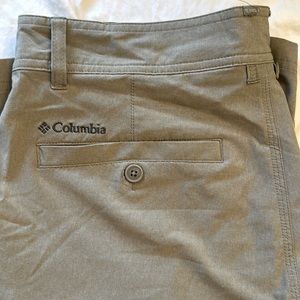 Columbia men’s lightweight shorts 32